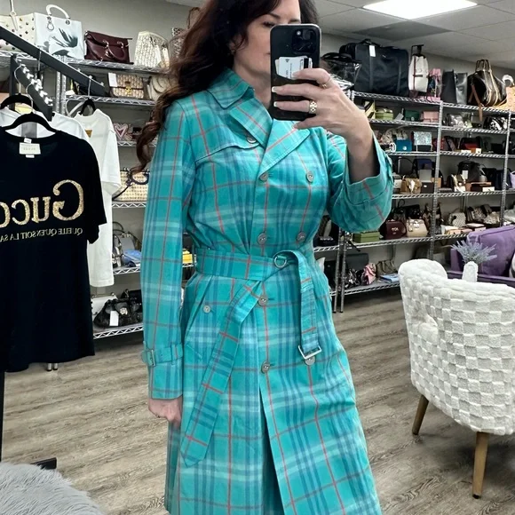 Burberry trenchcoat - Picture 2 of 2